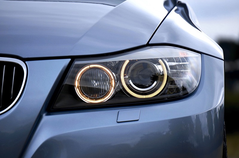 LED světlomety pro automobily
